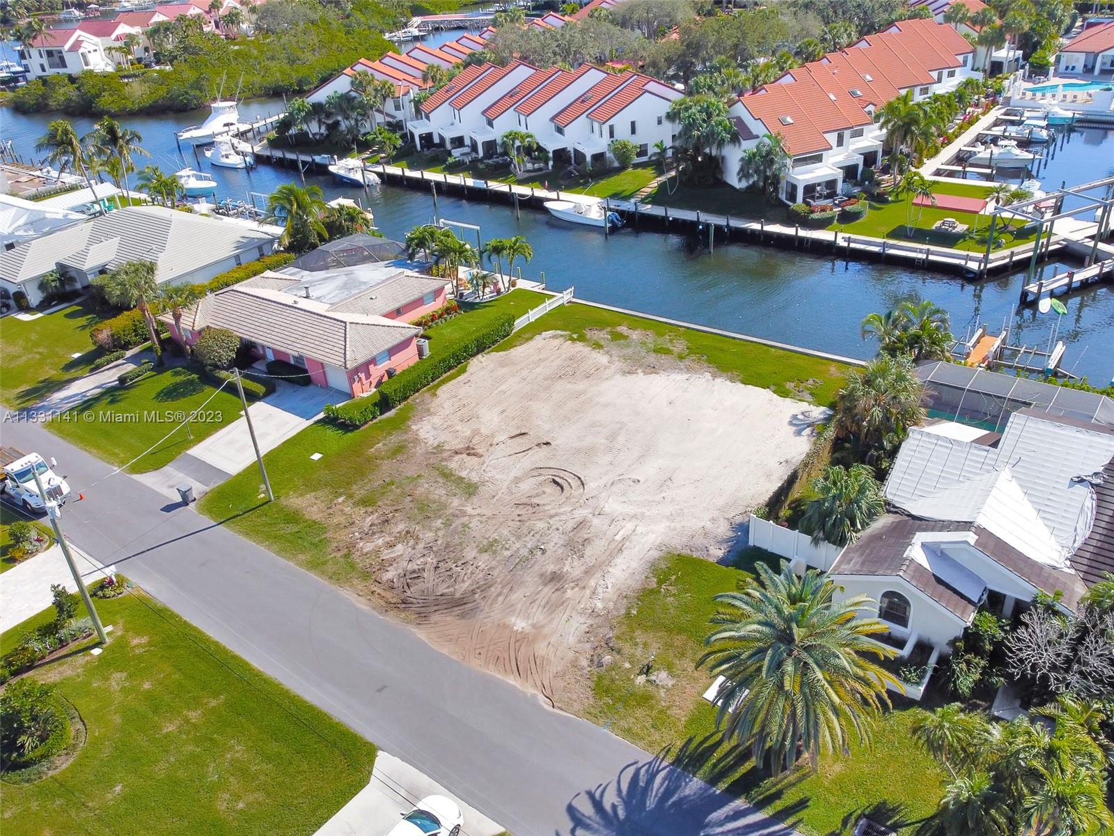 2400 Edward Rd, Palm Beach Gardens FL 33410