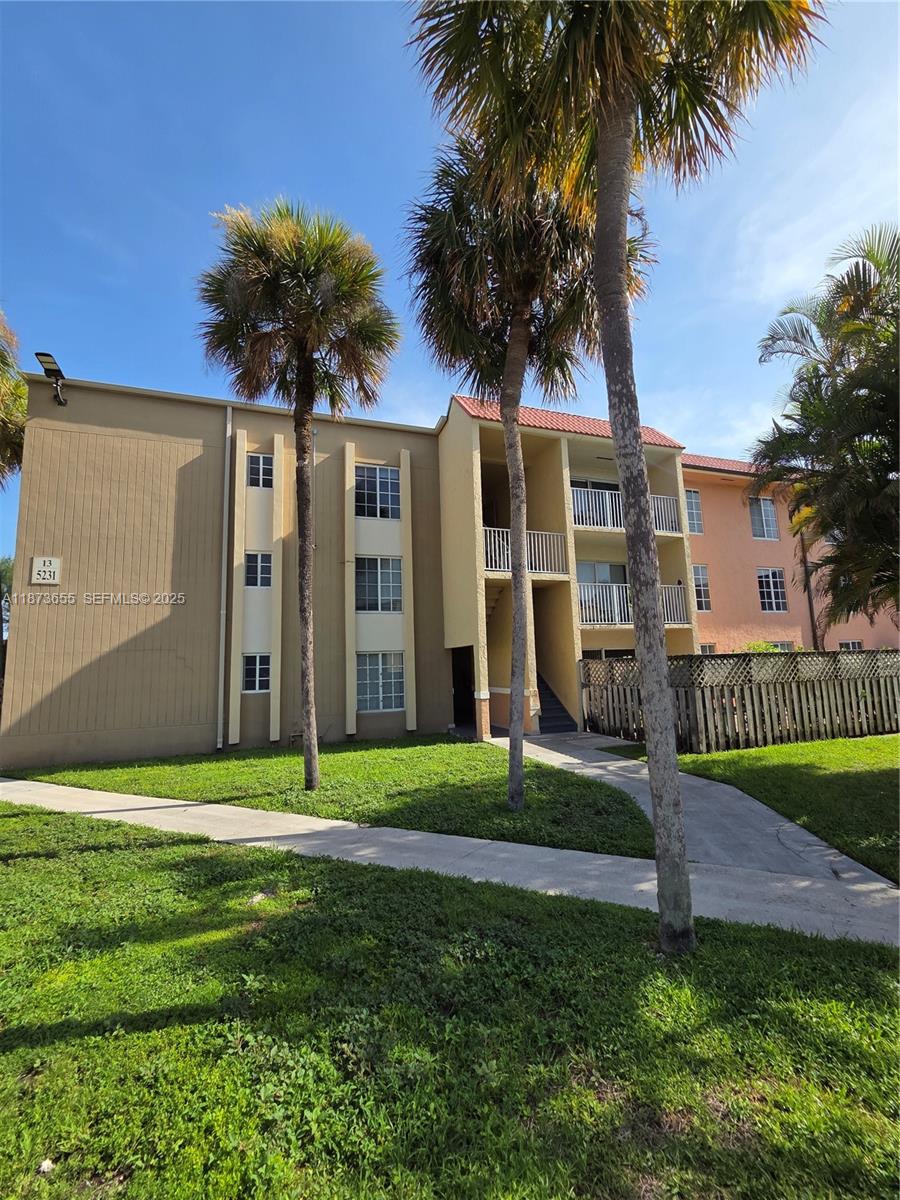 5231 Geneva Way # 205, Doral FL 33166