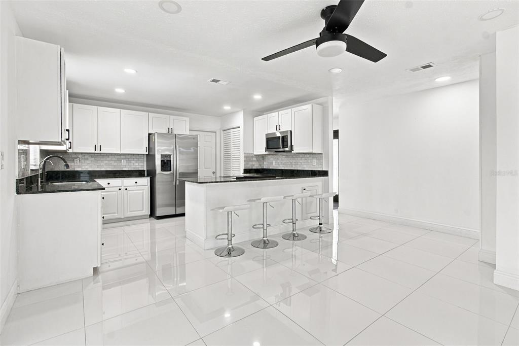 210 LAKE HOBBS ROAD, LUTZ, FL — photo 5 of 30