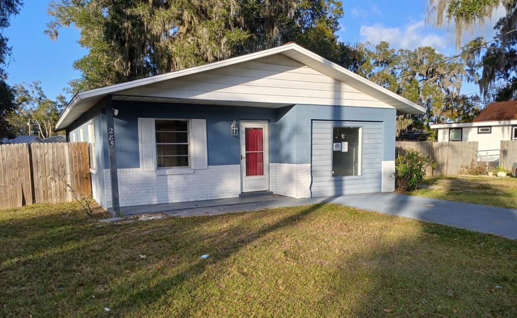 285 E LAKE STREET, UMATILLA, FL — photo 2 of 27