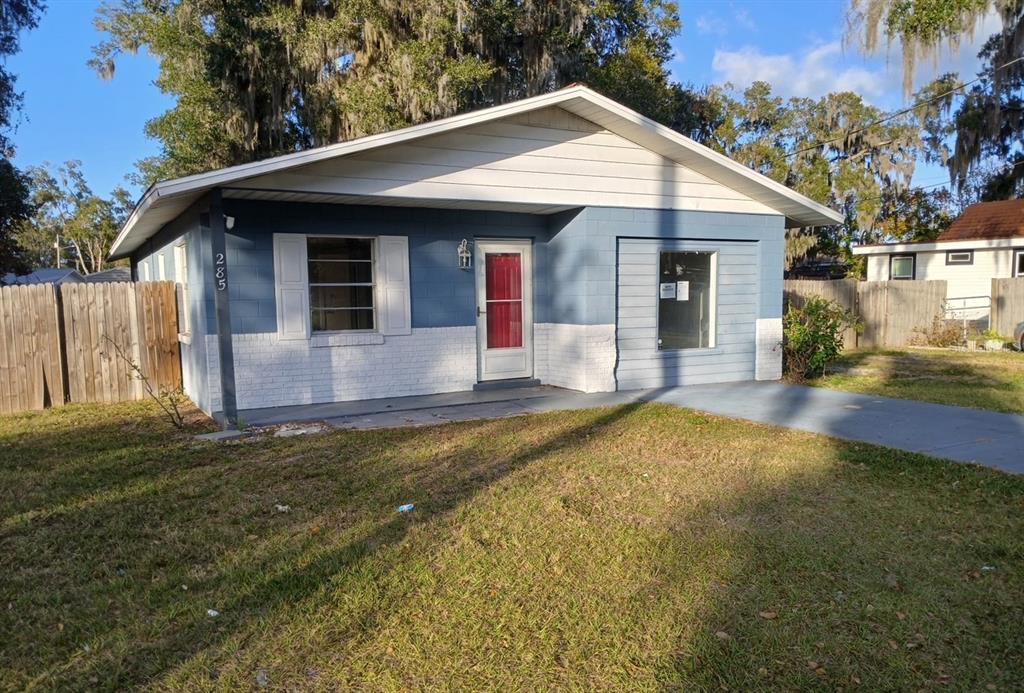 285 E LAKE STREET, UMATILLA, FL — photo 3 of 27