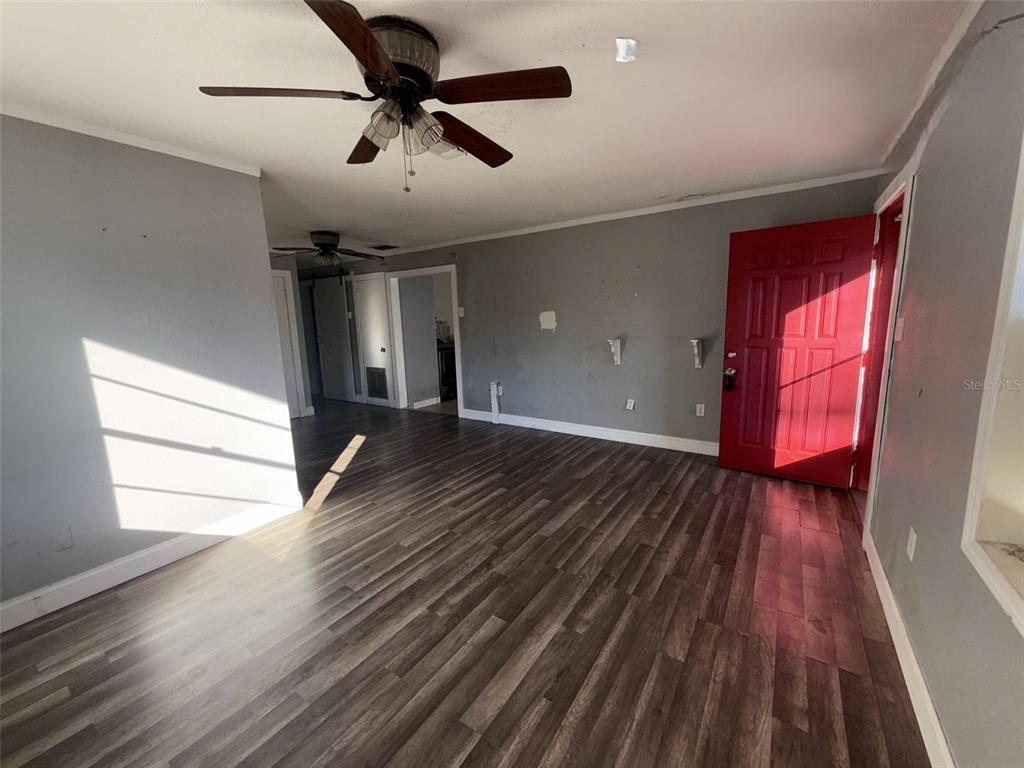 285 E LAKE STREET, UMATILLA, FL — photo 4 of 27