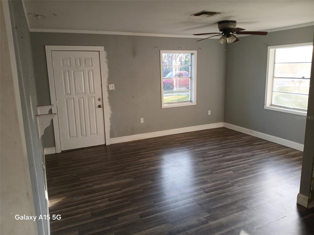 285 E LAKE STREET, UMATILLA, FL — photo 5 of 27
