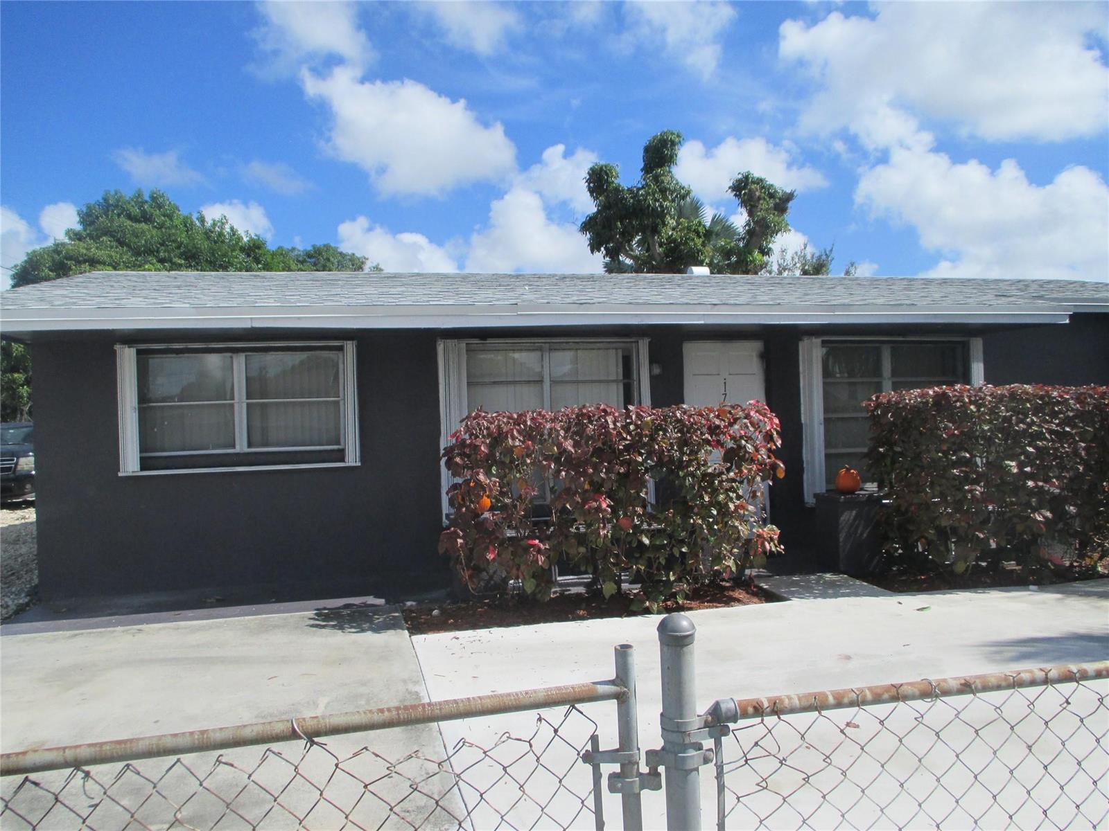 LAUDERHILL, FL — photo 2 of 3