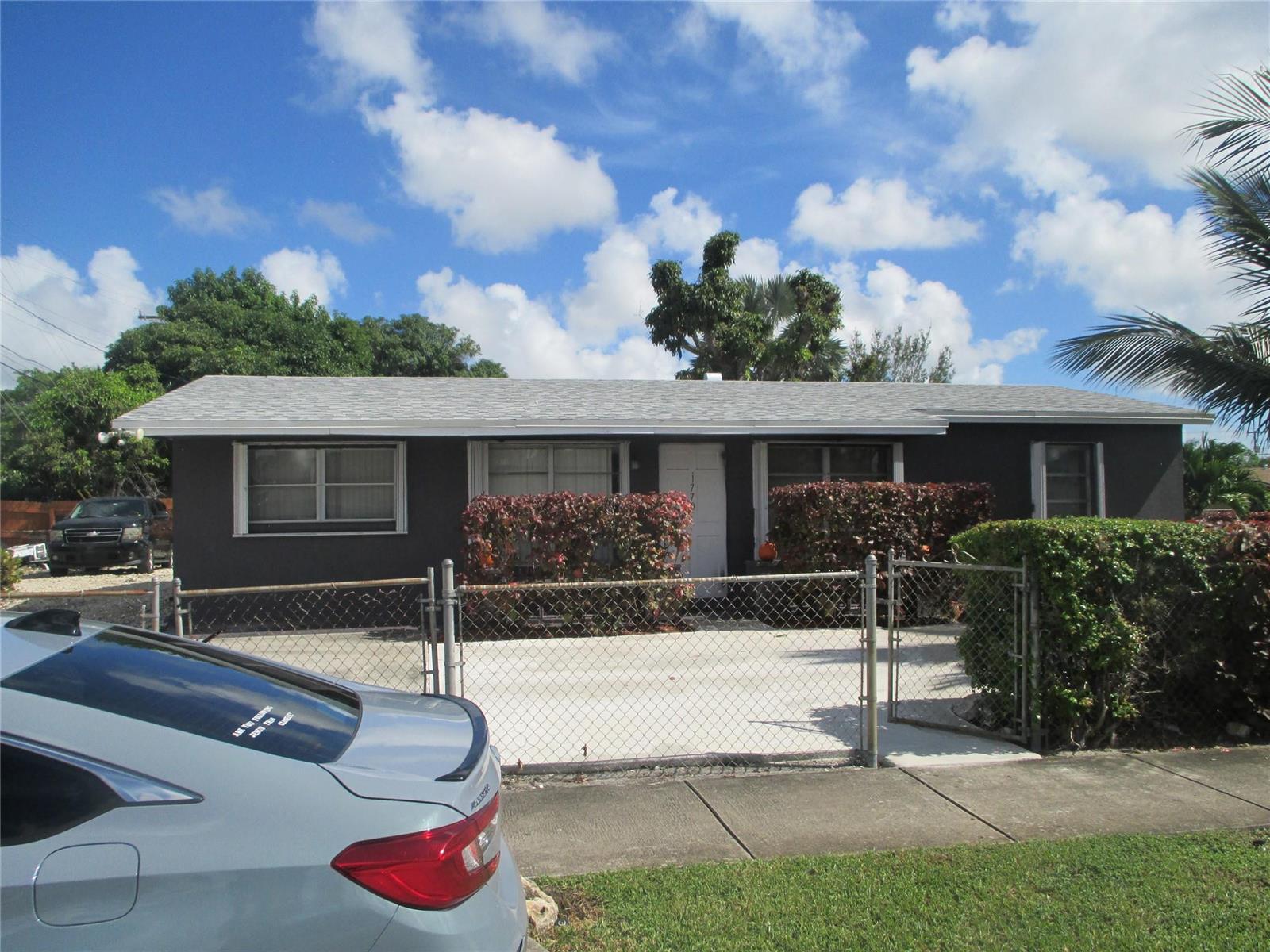 LAUDERHILL, FL — photo 3 of 3