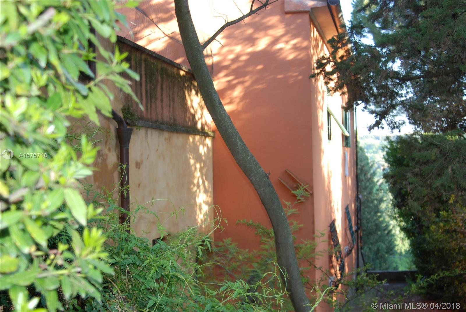 An exterior view shows a terracotta-colored building wall partially obscured by a tree and foliage — 0 UNITA IMMOBILIARE IN, FL 0, FL
