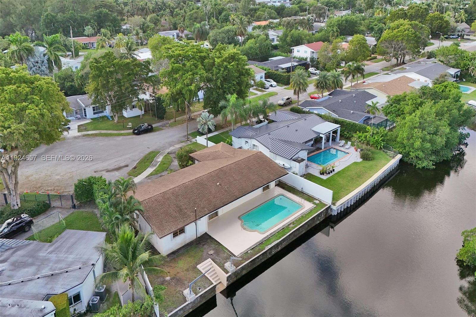 2371 NE 193rd St, Miami FL 33180