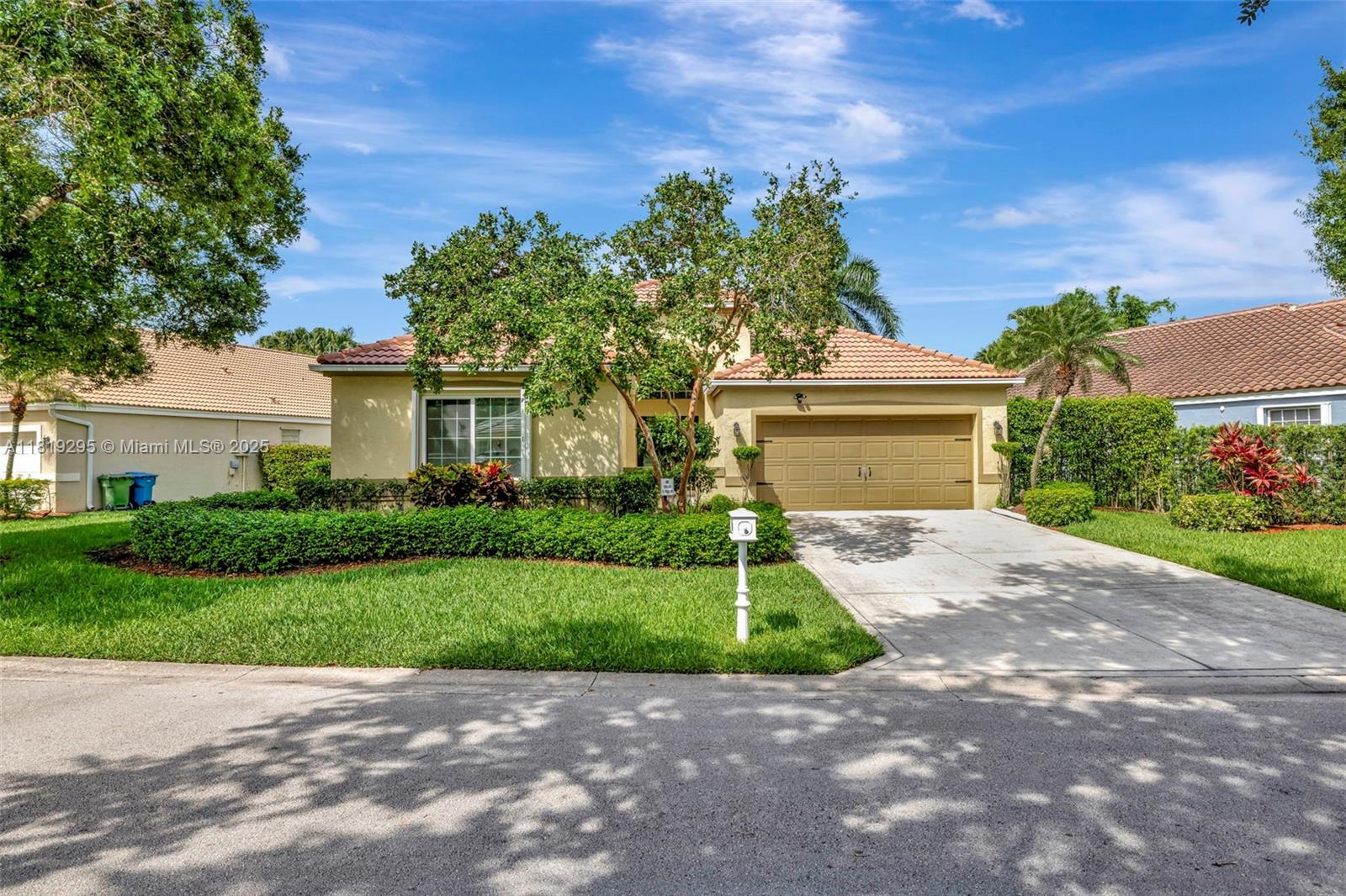 2060 Island Cir, Weston FL 33326