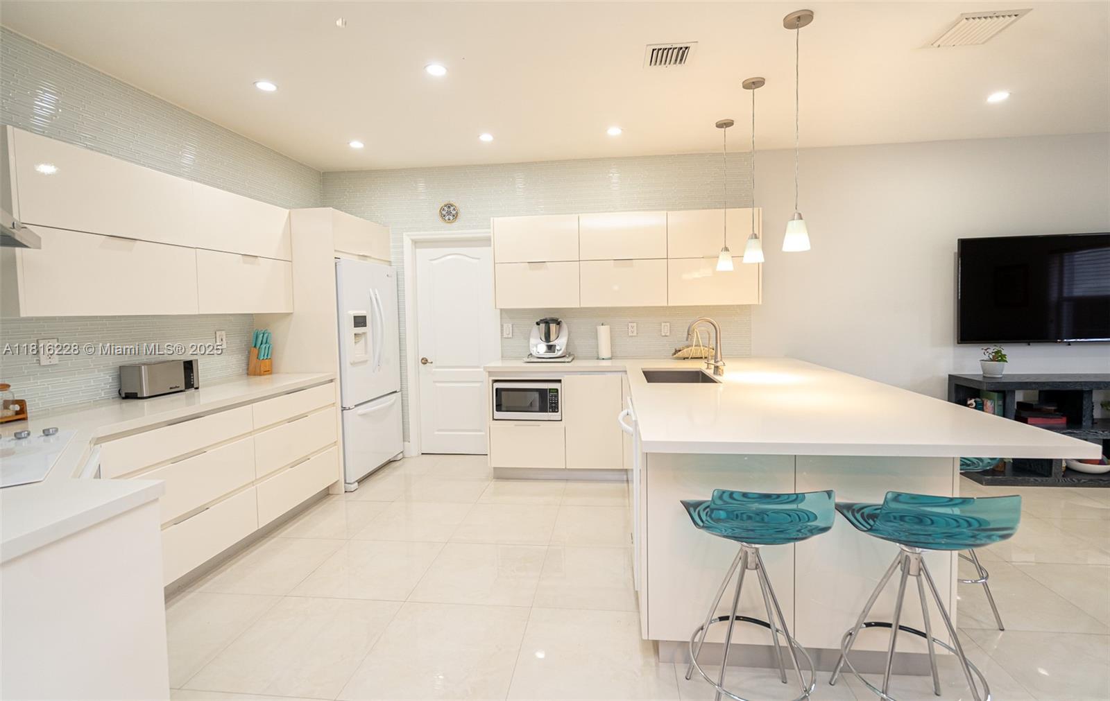 10914 NW 70th St, Doral FL 33178