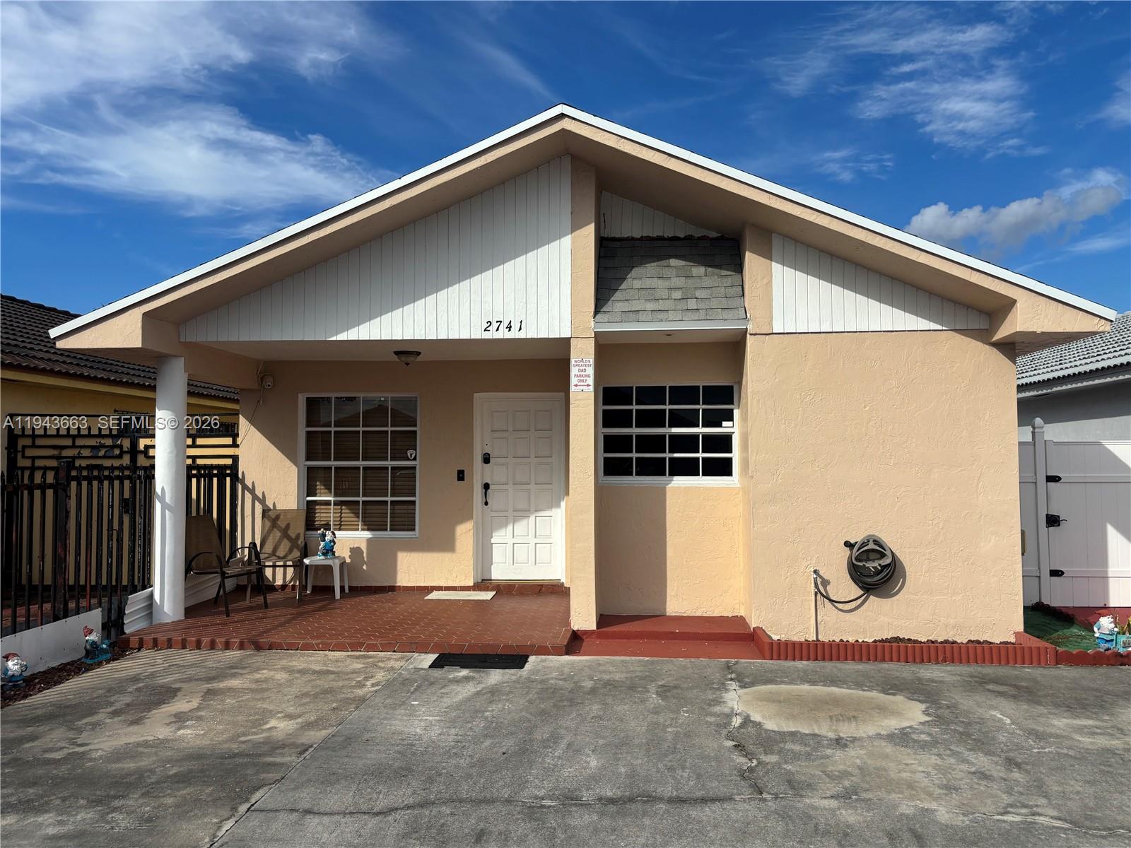 2741 W 74th St, Hialeah FL 33016