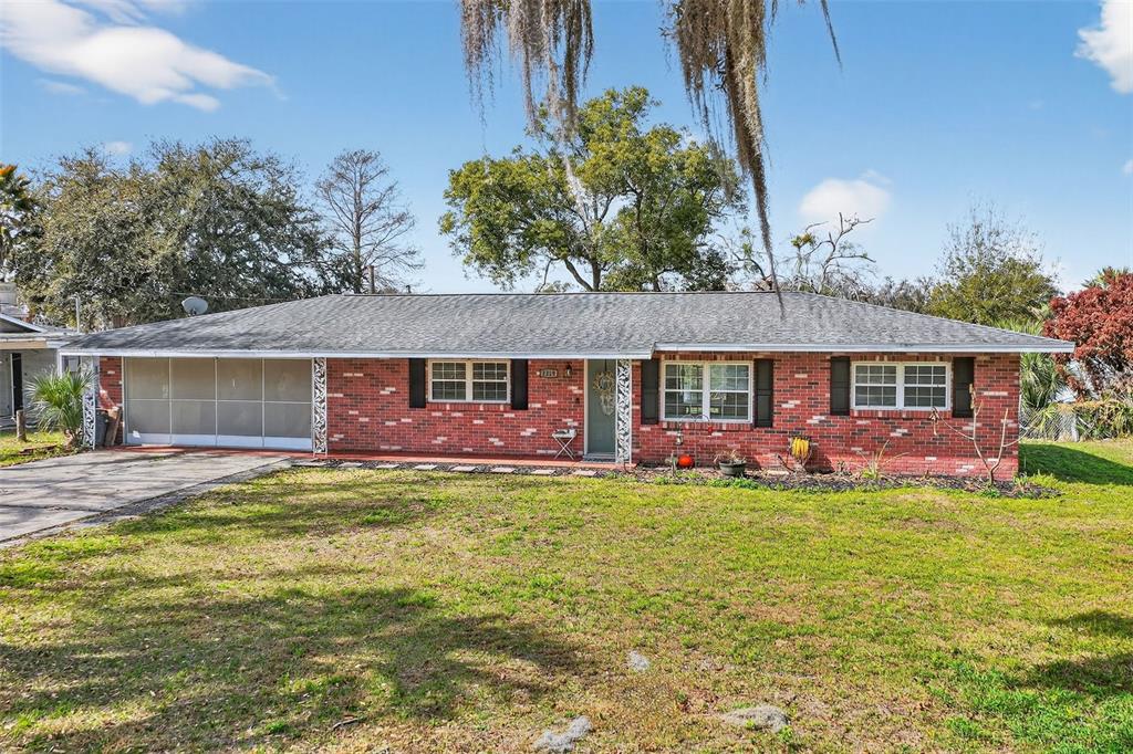 1219 OAK DR.