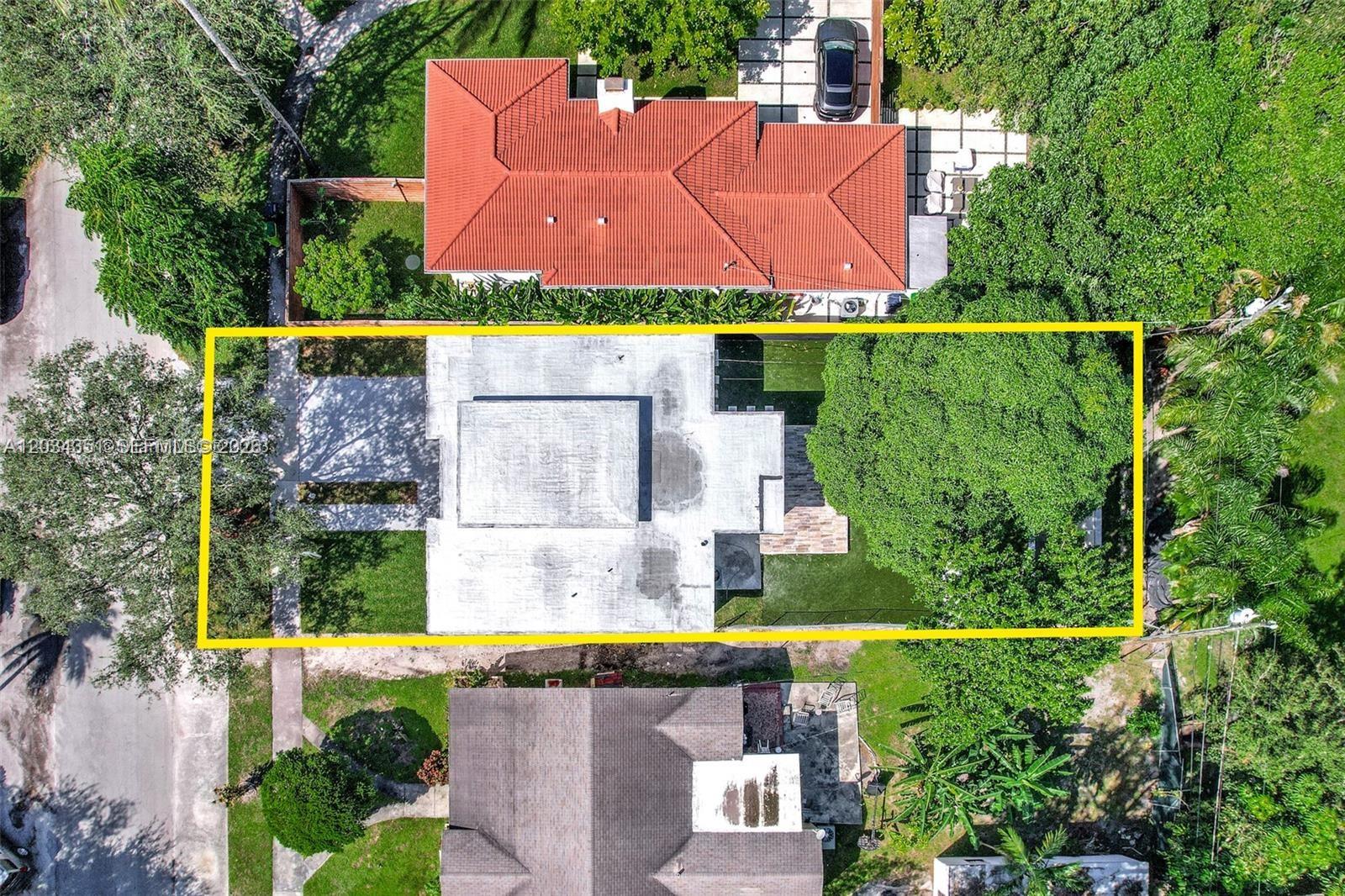An aerial view shows a flat-roofed house outlined in yellow, surrounded by trees and lawns — EL PORTAL, FL