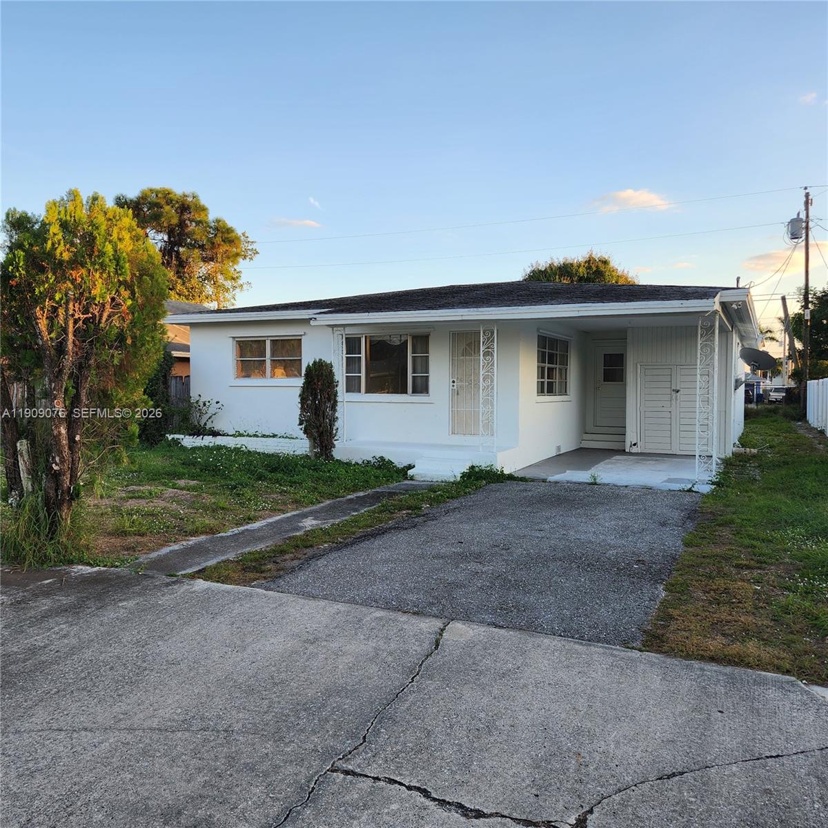1547 W 10th St, Riviera Beach FL 33404