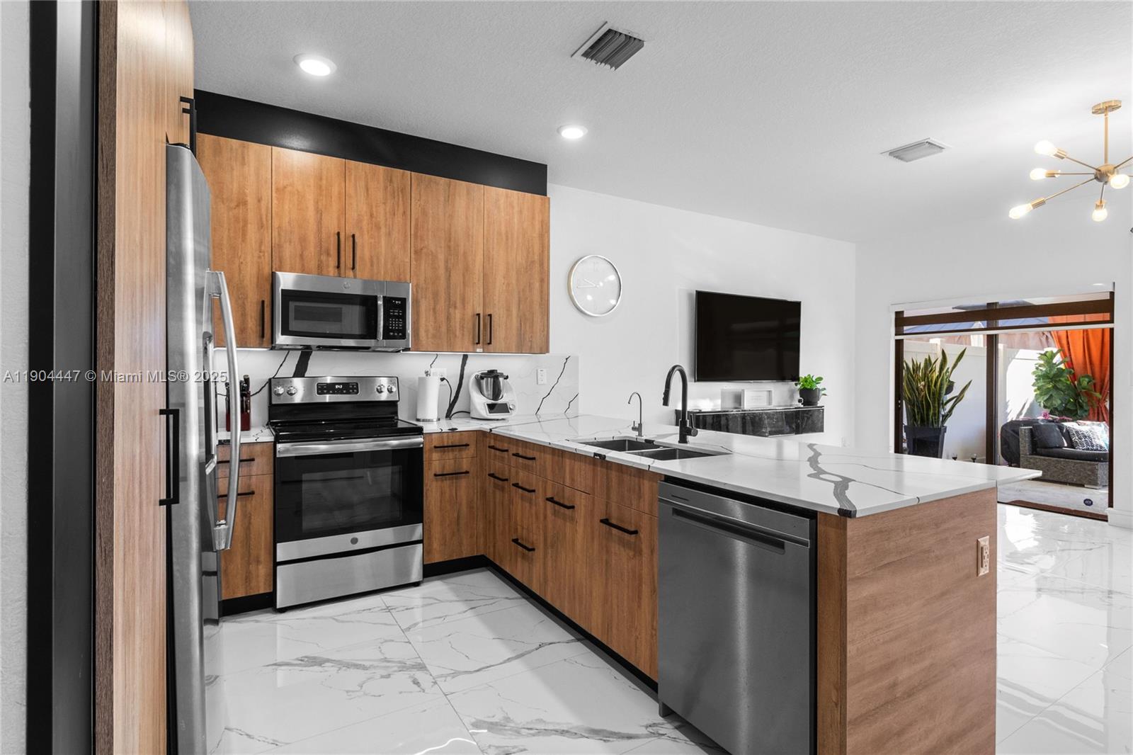 10467 W 34th Ct, Hialeah FL 33018