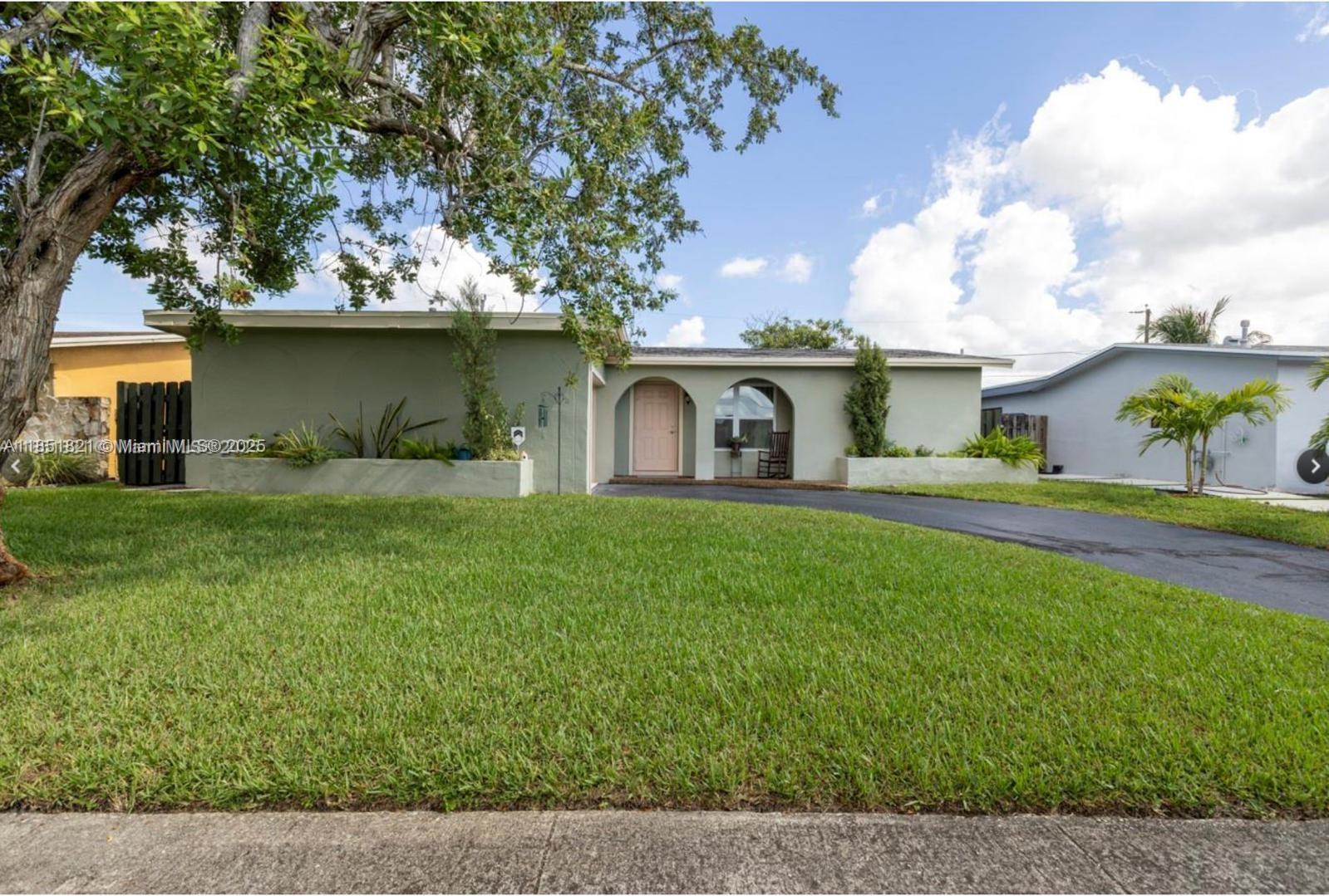 8941 NW 25th Ct, Sunrise FL 33322