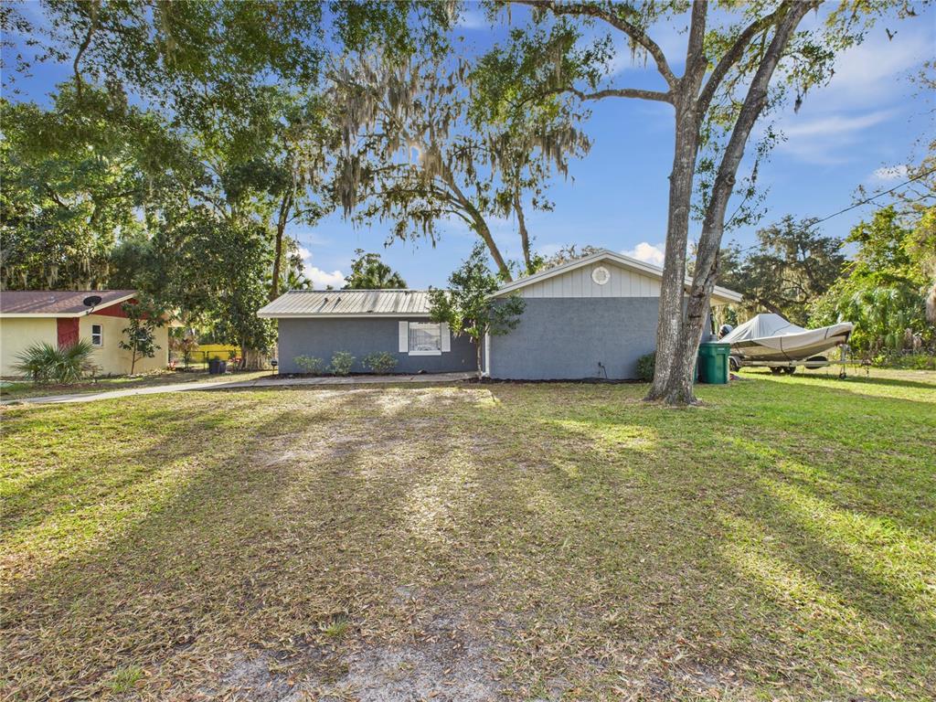 1403 LAKESHORE DRIVE