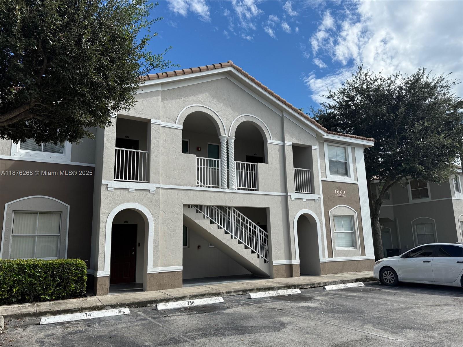 1663 SE 27th Dr # 105, Homestead FL 33035