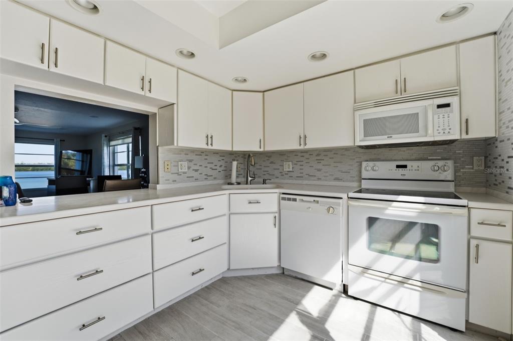 4440 EXETER DRIVE UNIT 106, LONGBOAT KEY, FL — photo 4 of 26