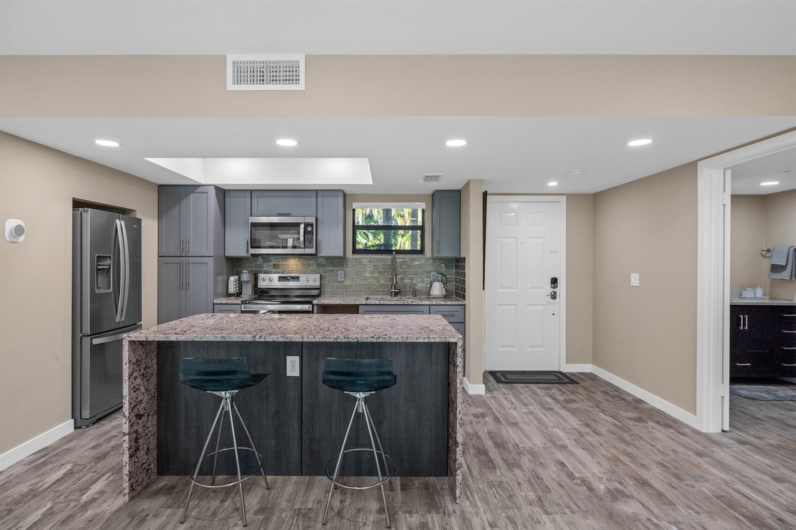 11863 Wimbledon Circle # 438, Wellington FL 33414