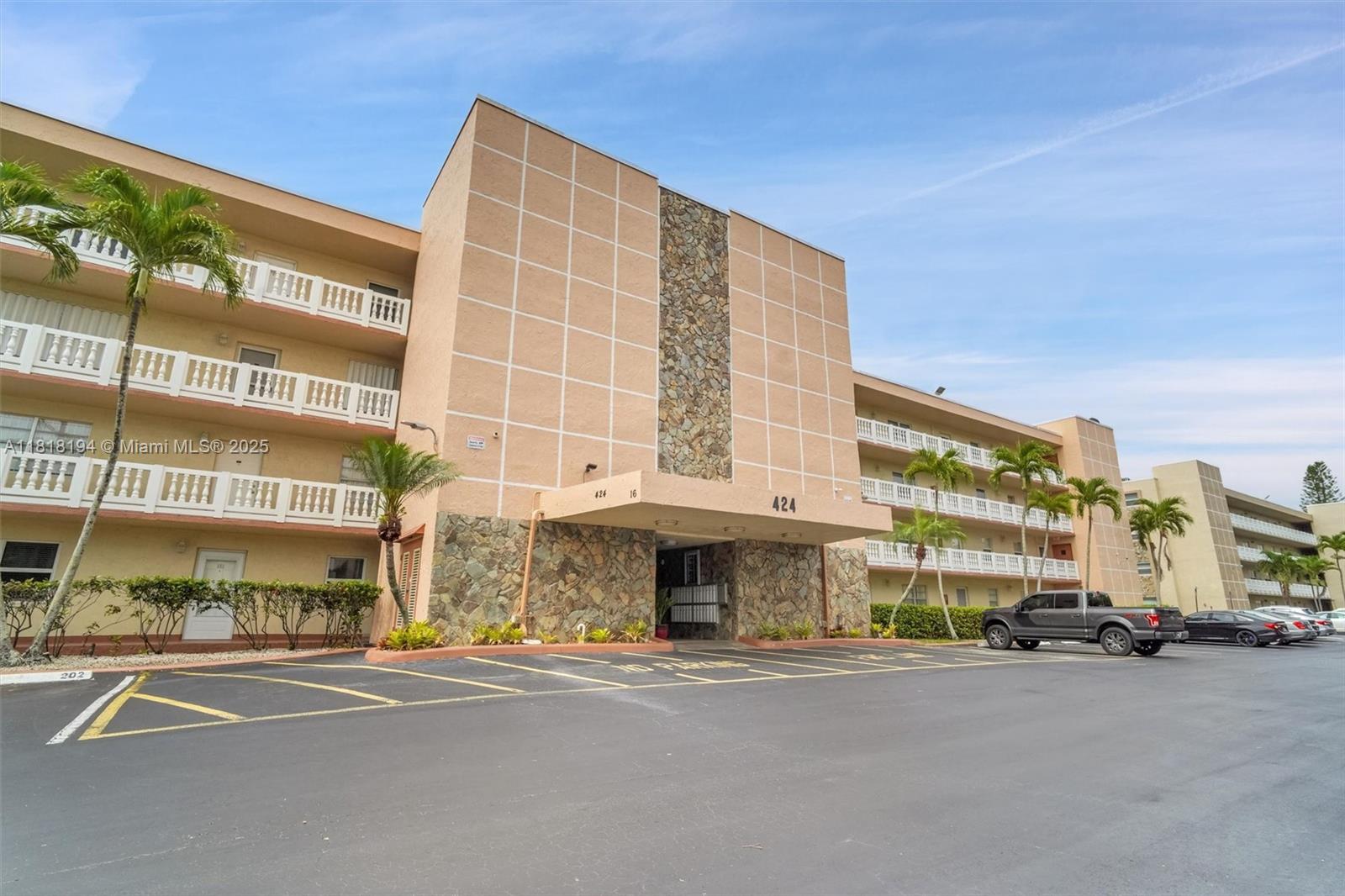 424 SE 10th St # 402, Dania Beach FL 33004