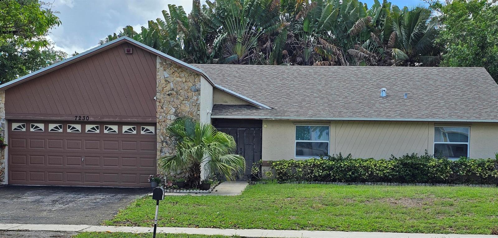 7230 NW 47th Place NW, Lauderhill FL 33319
