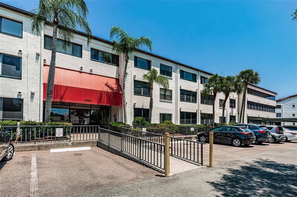 2587 COUNTRYSIDE BOULEVARD UNIT 6304