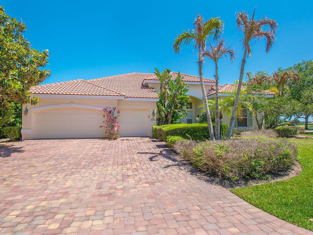 VERO BEACH, FL — photo 2 of 30