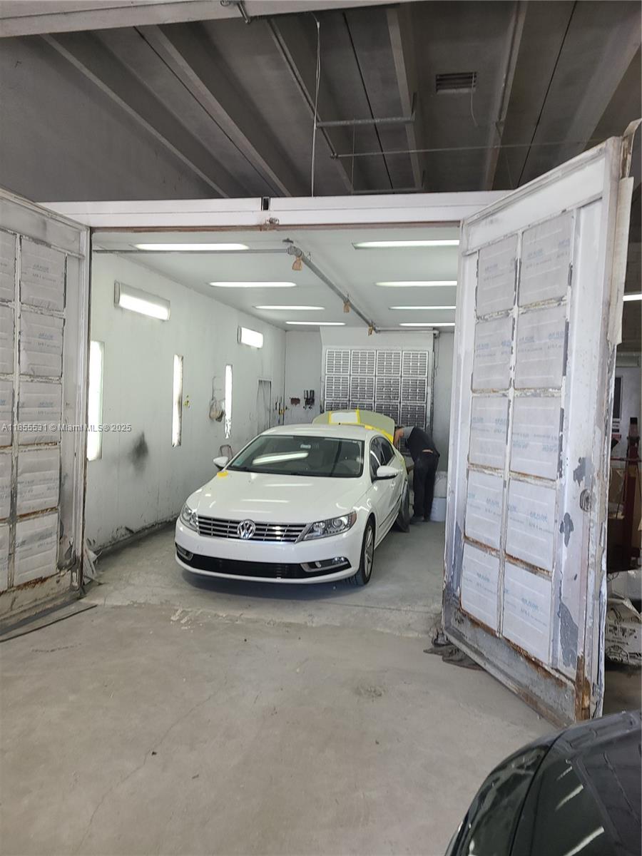 spray booth — HOLLYWOOD, FL