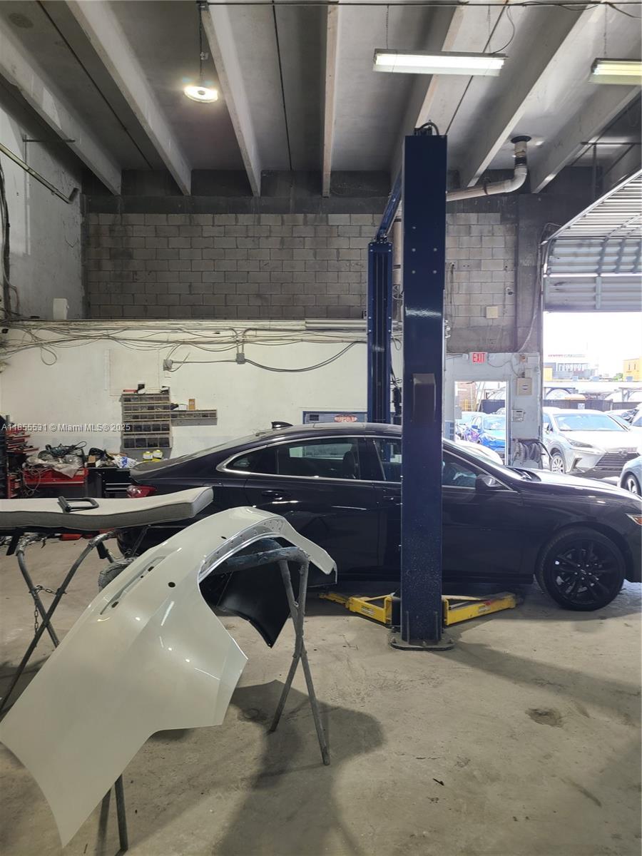 Two Post lift — HOLLYWOOD, FL