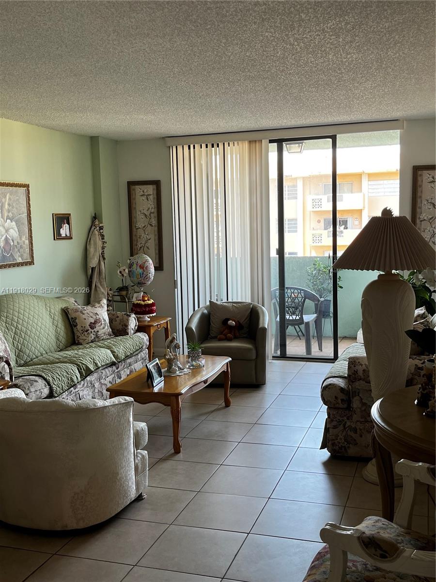HIALEAH, FL — photo 5 of 15
