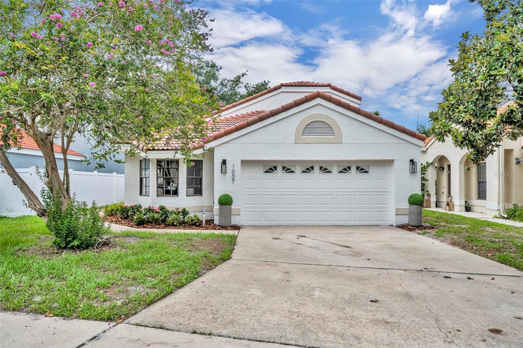 1007 KNOLL WOOD CT