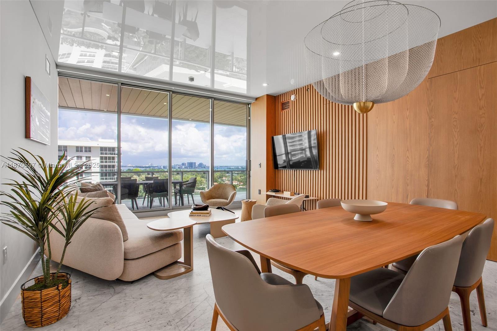 5775 Collins Ave # 1105, Miami Beach FL 33140