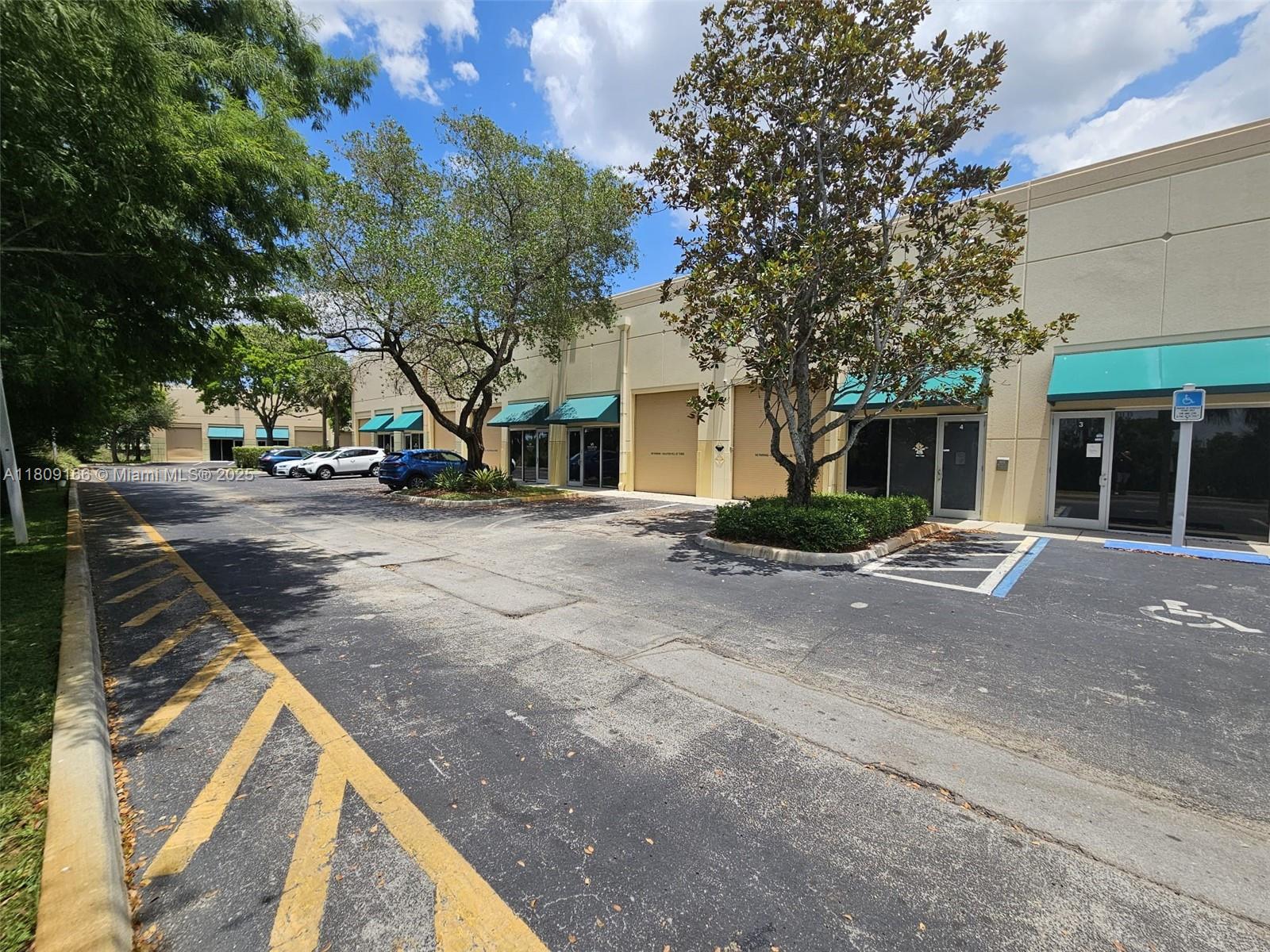 2850 Glades Cir # 3, Weston FL 33327