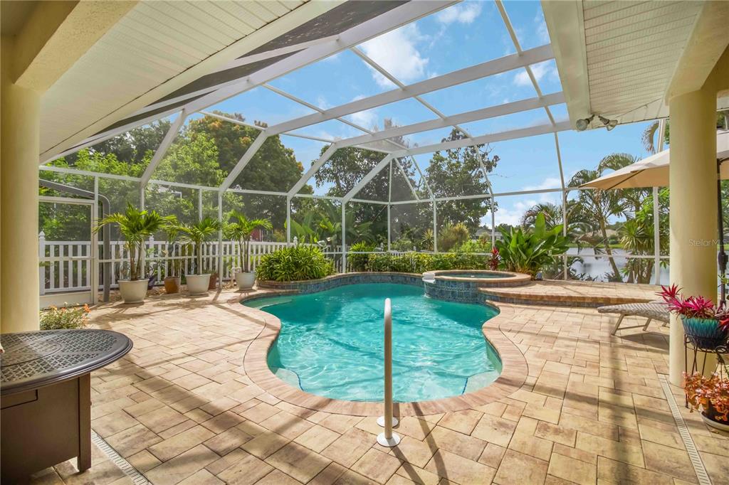 A screened-in patio features a swimming pool, a raised spa, and paver flooring — 11109 28TH STREET CIRCLE E, PARRISH, FL