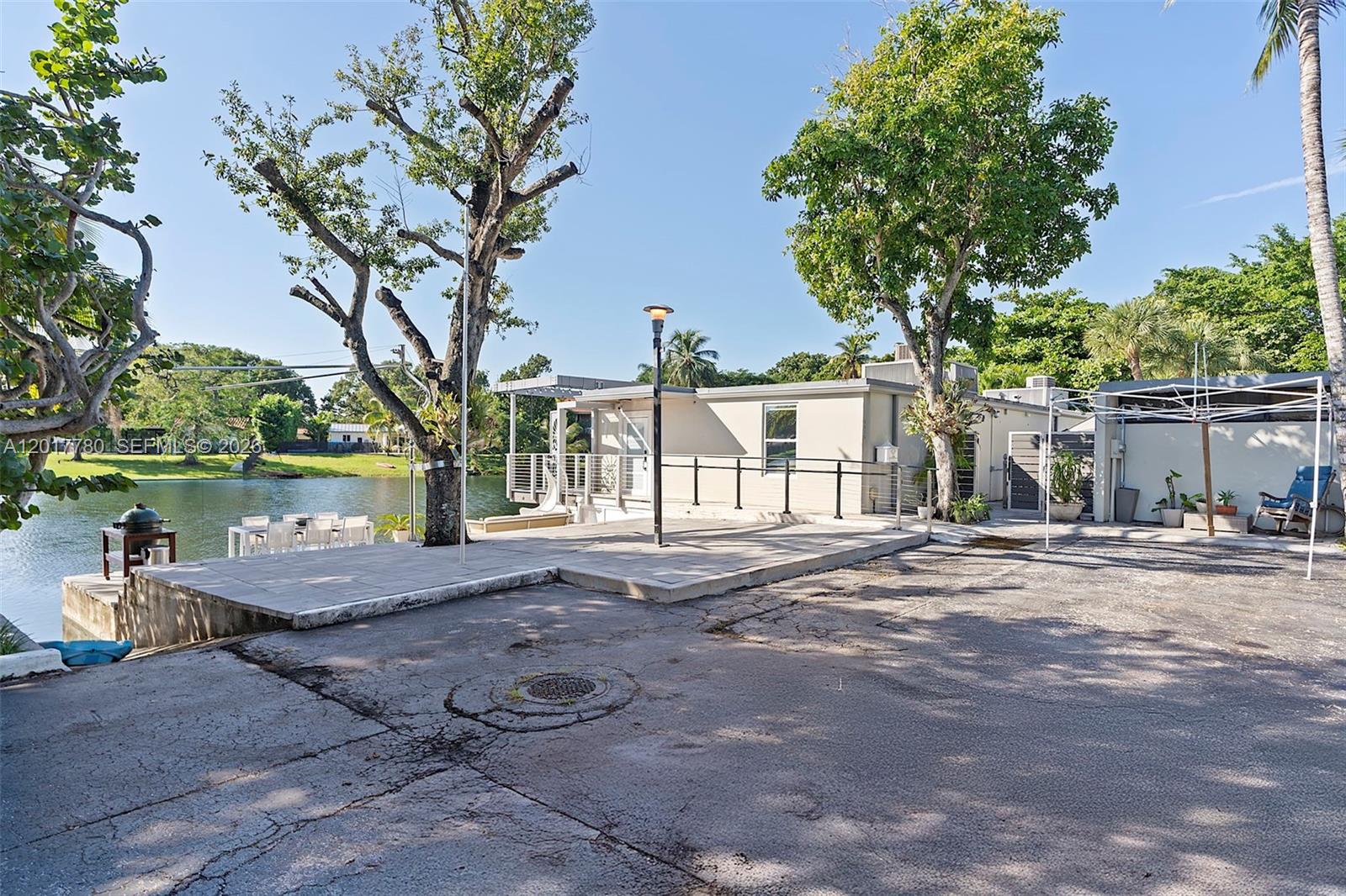 6616 E Miami Lakes Dr E, Miami Lakes FL 33014