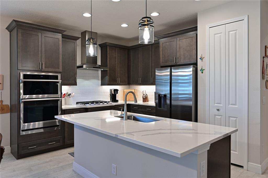 209 OKEEFFE CIRCLE, BRADENTON, FL — photo 4 of 30