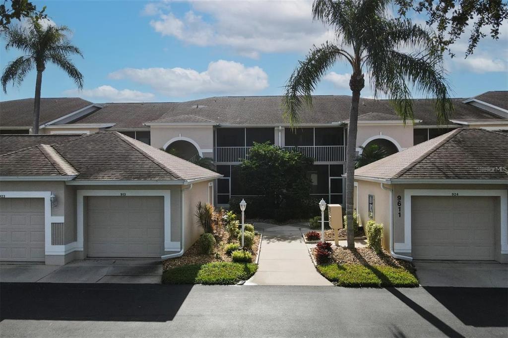 9611 CASTLE POINT DRIVE UNIT 915