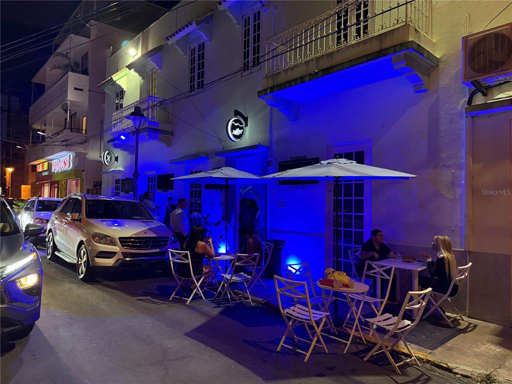 Esq del Parque 1601 AV. MANUEL FERNÁNDEZ JUNCOS AVENUE