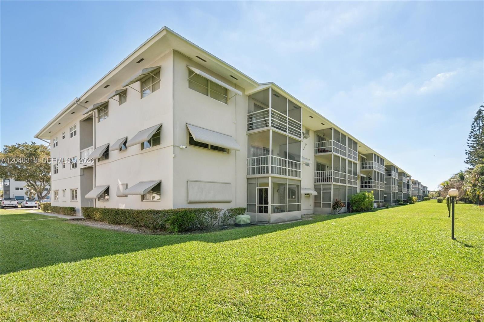 1000 Hillcrest Ct # 303, Hollywood FL 33021