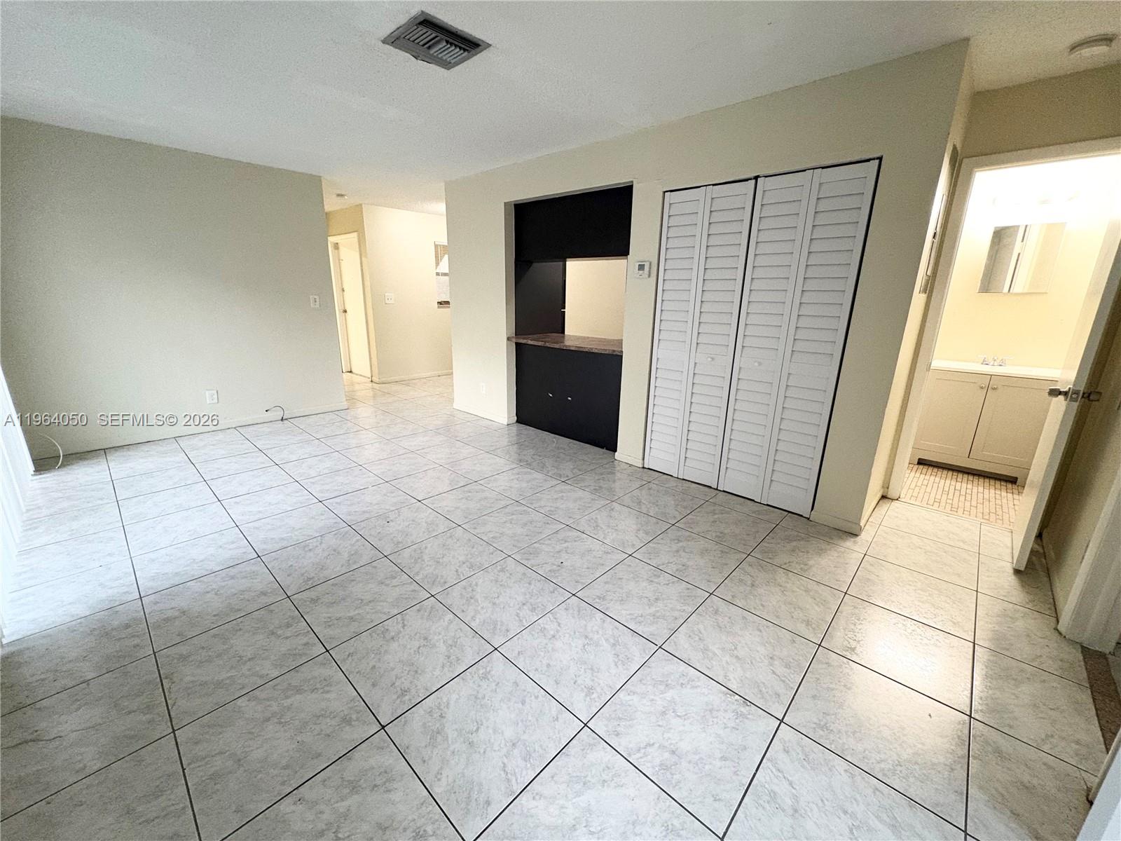 813 SW 10th St # B, Hallandale Beach FL 33009
