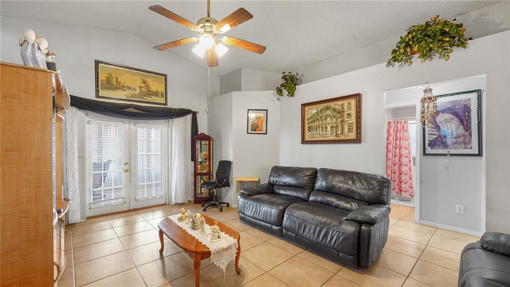 A dining area with a round table, four chairs, tile flooring, and a ceiling fan — 291 PINE ARBOR DRIVE, ORLANDO, FL