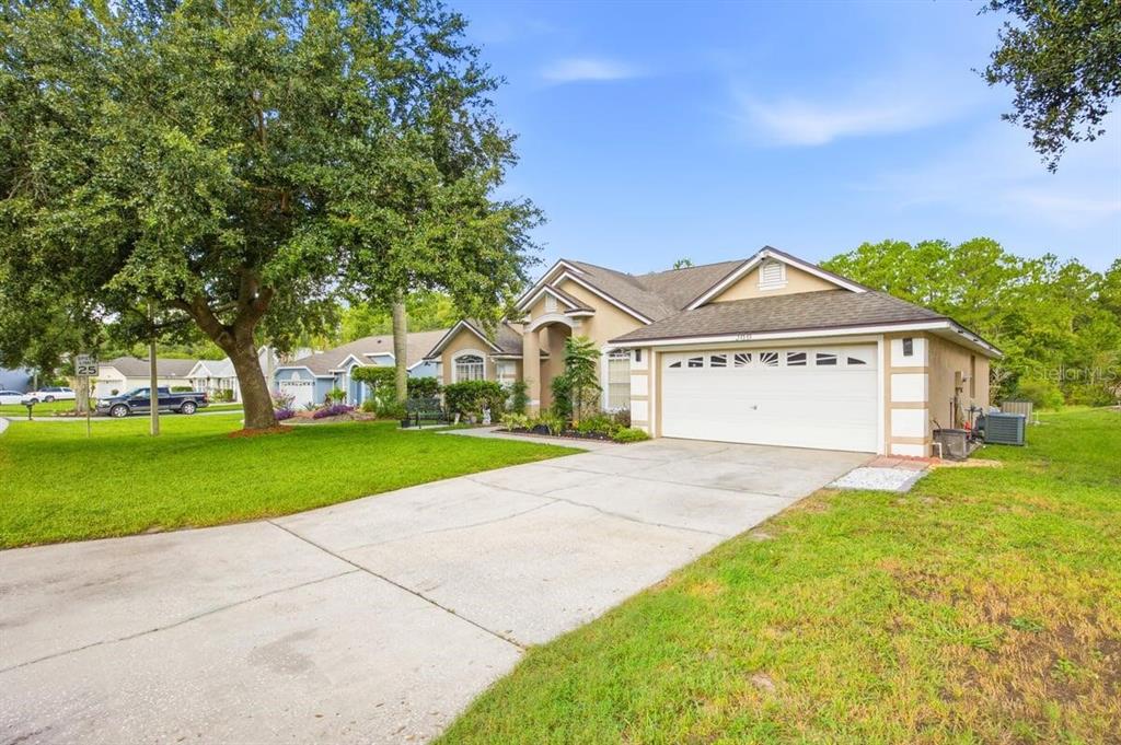 566 MONTANA AVENUE, DAVENPORT, FL — photo 2 of 27