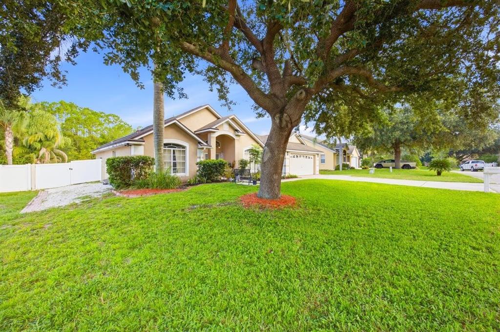 566 MONTANA AVENUE, DAVENPORT, FL — photo 3 of 27