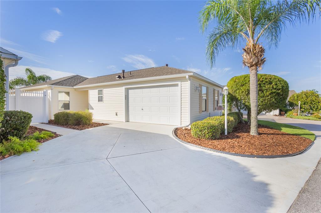 594 LACY PLACE