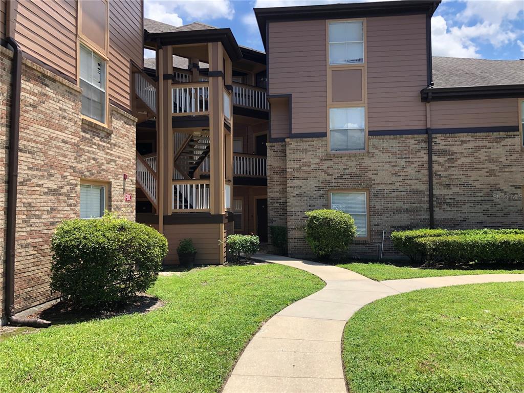 498 N PIN OAK PLACE UNIT 304