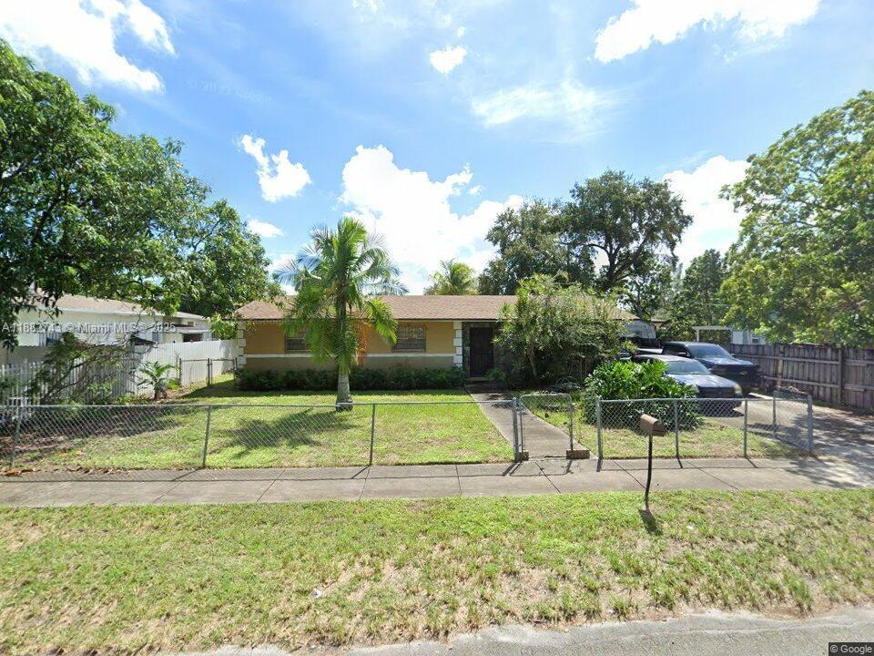 1370 NW 112th St, Miami FL 33167