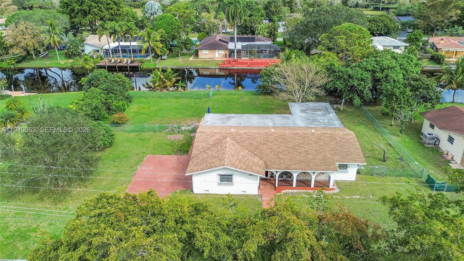 980 Renmar Dr, Plantation FL 33317