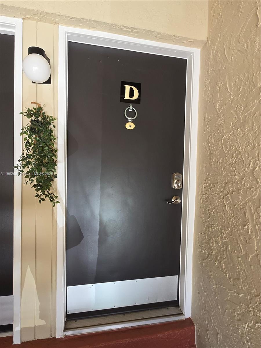 5242 NE 6th Ave, Building D 27 # 27, Oakland Park FL 33334