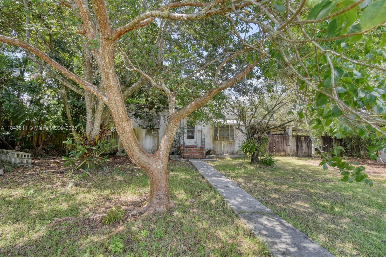 530 NW 10th St, Homestead FL 33030