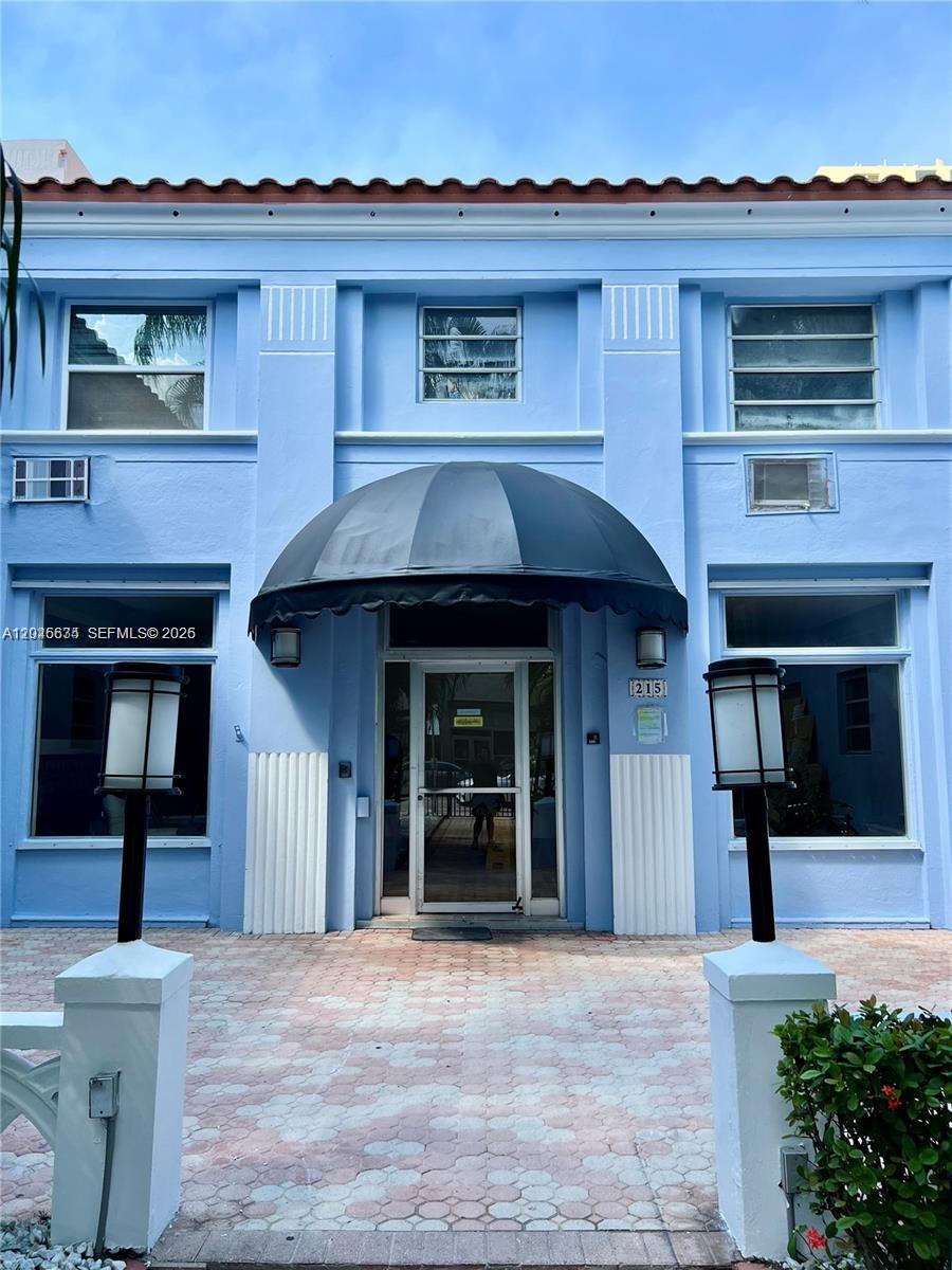 215 30th St # 22, Miami Beach FL 33140